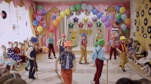 Детский танец джентльменов на выпускном в детском саду.