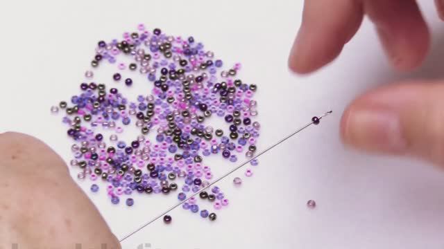 Быстрый Совет_ Замените иглу ткацкого станка при использовании бисера меньшего размера смотреть онлайн