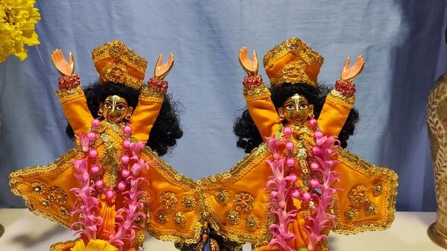 Божества Шри Шри Нитай Гауранатарадж.Кафе * ГАНГА*.Владивосток. 5.10.2023г. смотреть онлайн