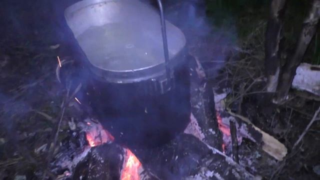 Ловля/Рыбалка на КРУПНОГО ХАРИУСА, Сибирь, Медведь, БЫТ В ТАЙГЕ, Ночёвка в тайге у реки!!! смотреть онлайн