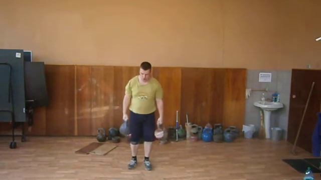 Жим двойной гири 60 кг на попа на 2 раза по ДЦ смотреть онлайн