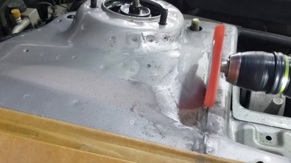 Ремонт ржавого стакана. Вырезаем гниль, ставим латку, грунтуем.