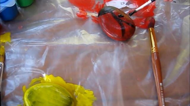 ПОДЕЛКА ИЗ ПРИРОДНОГО МАТЕРИАЛА / ДЕЛАЕМ КАМЕННЫХ БУКАШЕК/ Making stone insects / Вместе с детьми смотреть онлайн