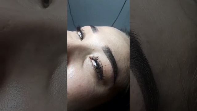 КОРРЕКЦИЯ БРОВЕЙ И НАРАЩИВАНИЕ РЕСНИЦ. ЭФФЕКТ ЛУЧИКИ смотреть онлайн