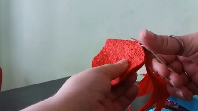 Цветы из обычных салфеток!ЛЕГКО!!!МАСТЕР КЛАСС смотреть онлайн