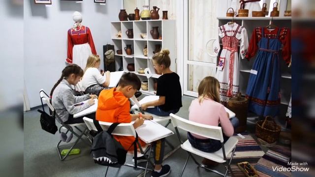 Изостудия "Палитра" рисуют народные русские костюмы смотреть онлайн