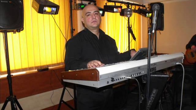 Formatia SONOR GROUP CRAIOVA - R.Flora - Populara 2.wmv смотреть онлайн