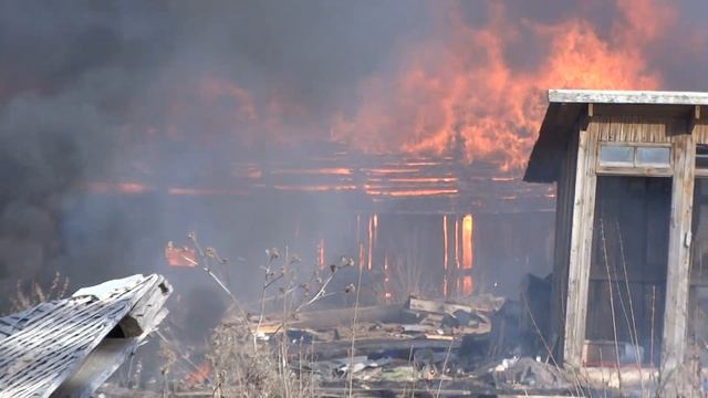 Старая Русса. Пожар на ул.Правды смотреть онлайн