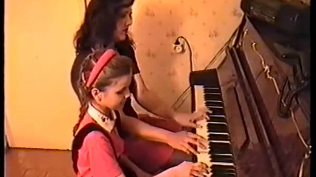 Barbara Streisand."Woman In Love".With little Yana,she plays remembering where to press and by ear. смотреть онлайн