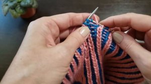 Английская резинка на круговых спицах. 2-х цветная резинка. Узор для шапок, снудов, свитеров.