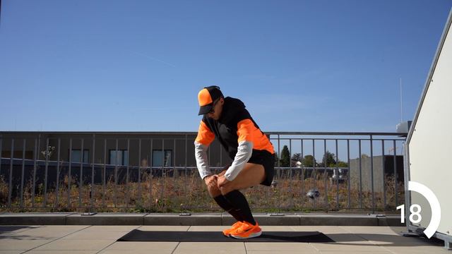 5 Min Knee Warm Up to Avoid Runner's Knee смотреть онлайн