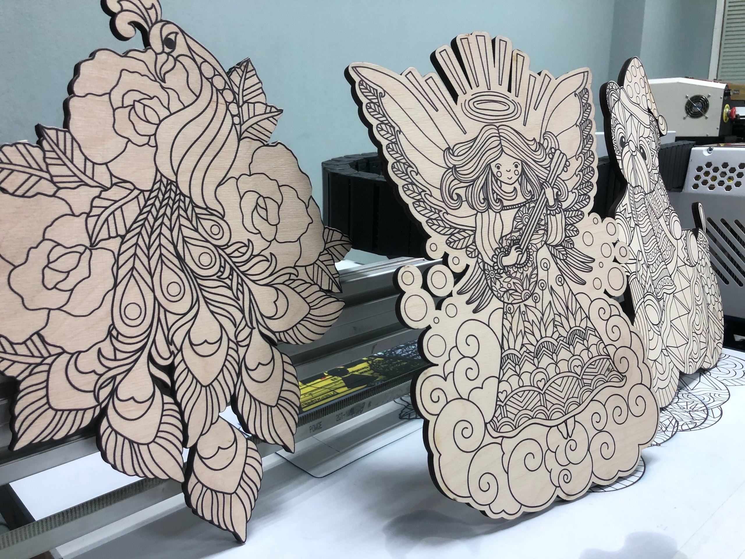 Печать на фанере разукрашек с 2х сторон на УФ принтере "Ипполит Матвеевич" смотреть онлайн