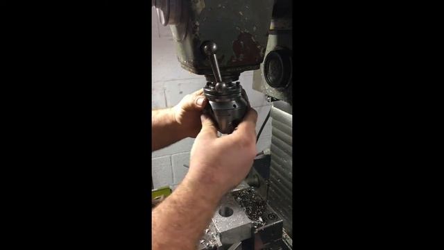 Tap arm on the Deckel FP2LB смотреть онлайн