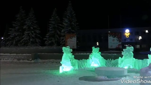 Троицк, Челябинская обл. Ледовый городок, Центральная площадь, январь 2019г смотреть онлайн
