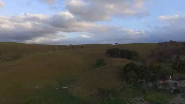 Drone Phantom 3 Standard balançando no ar смотреть онлайн