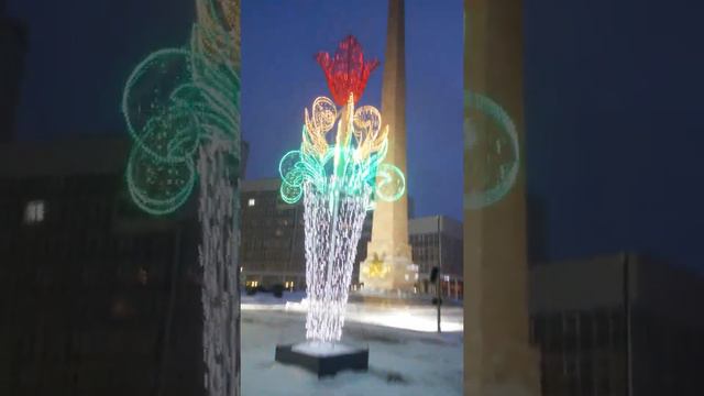 Тюльпан, Главный узор и ещё тюльпан под Стелой Победы зажглись и красиво светят 22 марта смотреть онлайн