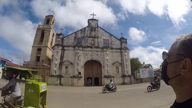ФИЛИППИНЫ, БАНТАЯН - ГОРОД НА ОСТРОВЕ БАНТАЯН / САМАЯ СТАРАЯ ЦЕРКОВЬ НА ФИЛИППИНАХ
