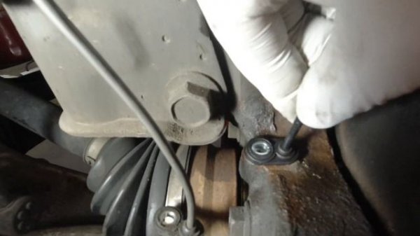 Замена датчиков ABS (ABS sensor) 2008 Toyota Highlander.