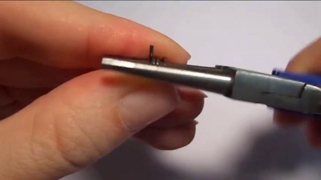 Видеоурок: Браслет в несколько нитей смотреть онлайн