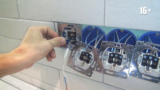 Подключение блока розеток. Блок электрических розеток. В керамогранит. Лайфхаки. Дача 132. 16+ смотреть онлайн