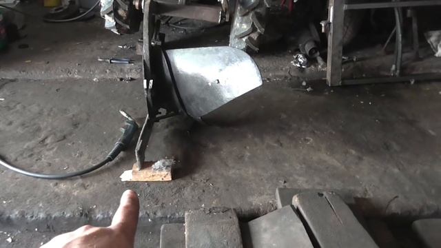 Минитрактор переломка 13 сил. Самодельный плуг. смотреть онлайн