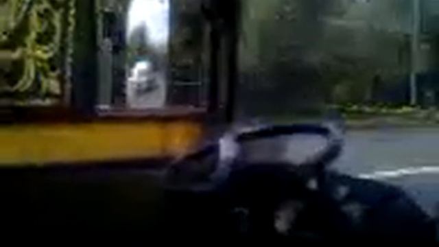 Автобус едет без водителя. смотреть онлайн