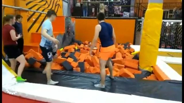 NEFTEGAZ Engineering в батутном центре SkyMax смотреть онлайн