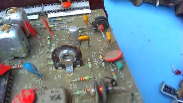 КЛАССНЫЕ НАХОДКИ СО СВАЛКИ РАДИОДЕТАЛИ ПЛАТЫ КМ-КИ РАДИОЛОМ смотреть онлайн