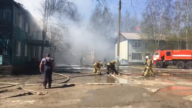 Пожар в 6 мкр. 61 доме Нефтеюганск смотреть онлайн