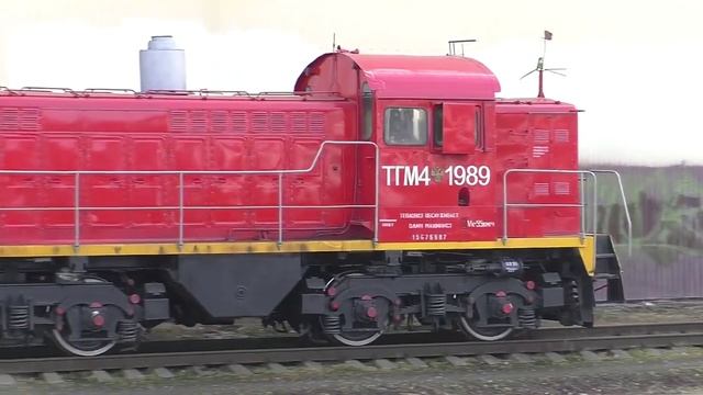 Маневровый тепловоз ТГМ4-1989 (Подольское ППЖТ) следует по путям ППЖТ на ст. Щербинка.