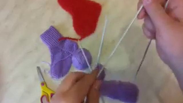 Видео вязание спицами носки для новорожденного Шаг-5 смотреть онлайн