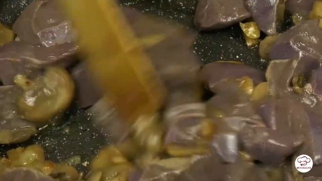 Как приготовить ТУШЕНЫЙ КАРТОФЕЛЬ С ПЕЧЕНЬЮ смотреть онлайн