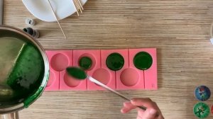 Леденцы на палочке с картинкой из сахарной бумаги