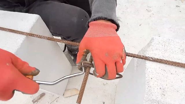 25 серия. Вязание каркасов и перемычка над панорамным окном из у-блоков. смотреть онлайн