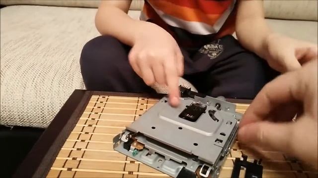 Изучение устройства компьютера и вскрытие жесткого диска (HDD) смотреть онлайн