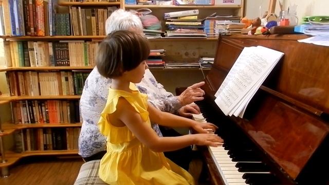 Марианна Лемешкина. 4 года 10 месяцев. К.М.Вебер "Вальс" за 3 урока смотреть онлайн