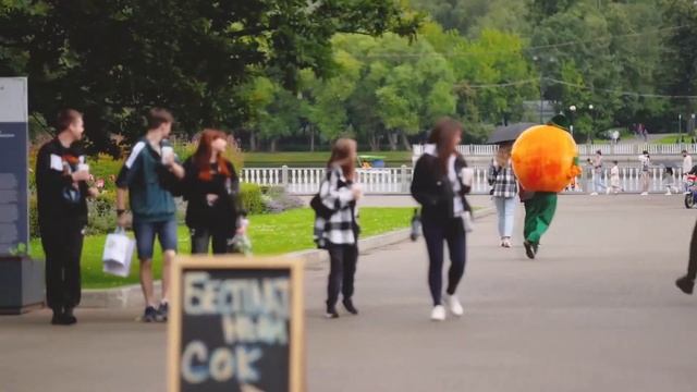 REDMOND приготовил 500 литров апельсинового фреша! смотреть онлайн