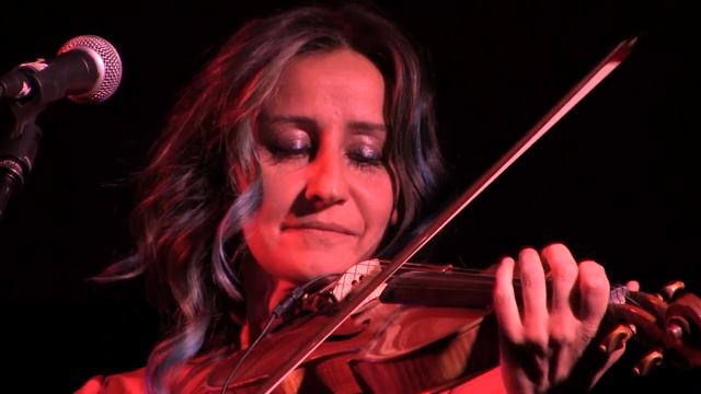 Chiara Giacobbe Chamber Folk Band - Blessed Be смотреть онлайн