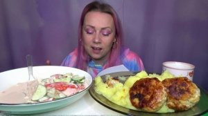 МУКБАНГ ПЮРЕ С КОТЛЕТАМИ///MUKBANG КАРТОФЕЛЬНОЕ ПЮРЕ С ДОМАШНИМИ КОТЛЕТКАМИ///не АСМР///