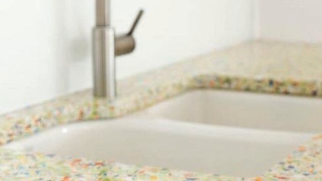 Эко тренд на кухне . Столешница из переработанных стекол смотреть онлайн