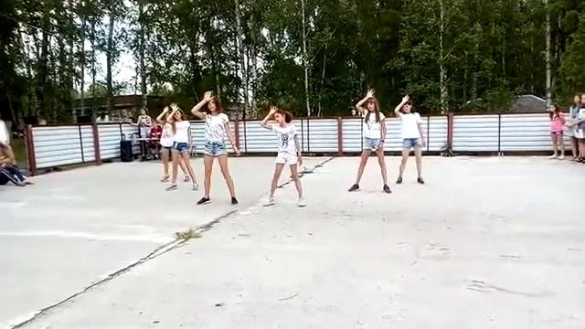 Танцуем под песню "Принцесса" до конца. Пожалуйста поставьте хоть 1 лайк. смотреть онлайн