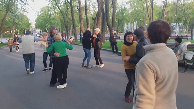 Харьков, танцы в саду, "Миллион алых роз" смотреть онлайн