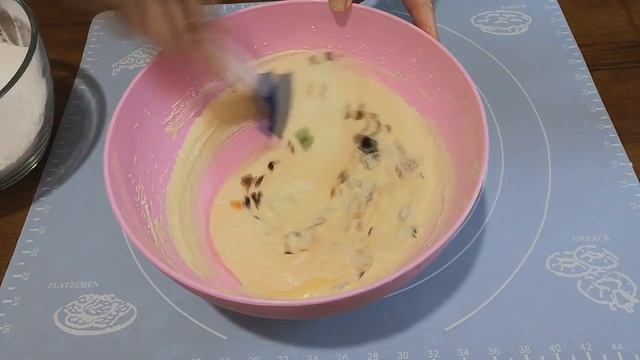 РОЖДЕСТВЕНСКИЙ КЕКС С ЦУКАТАМИ И ИЗЮМОМ. ПРАЗДНИЧНЫЙ КЕКС. РЕЦЕПТ КЕКСА. смотреть онлайн