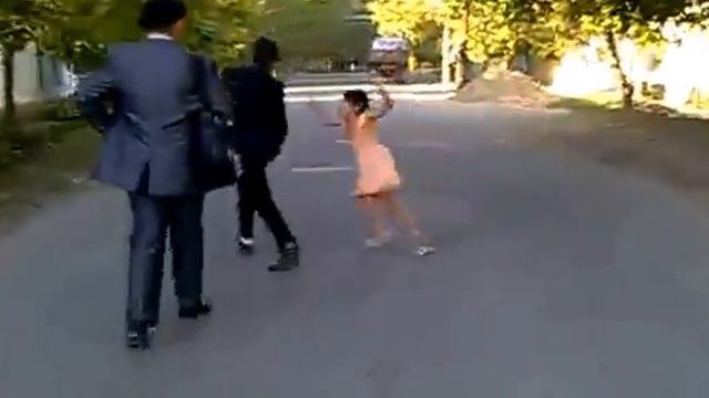 ахахахмы плакали от смеха) первый раз видим девочку)капец )) не подумайте плохо это наш Шохан смотреть онлайн