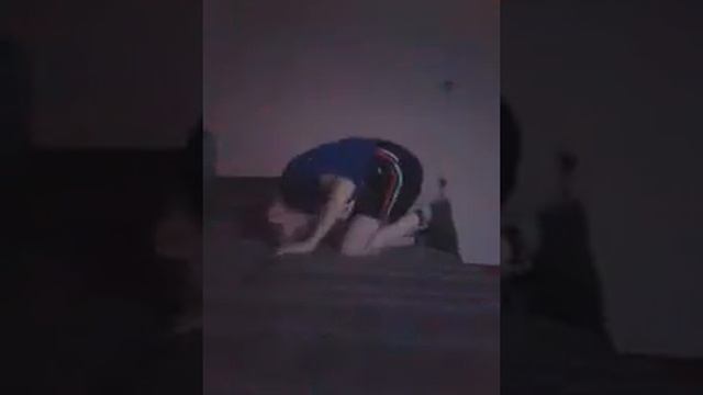 Учимся стоять на голове и кувыркаться смотреть онлайн