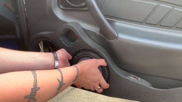 Замена штатных динамиков на ВАЗ 2114 на DL Audio Phoenix SQL 165!