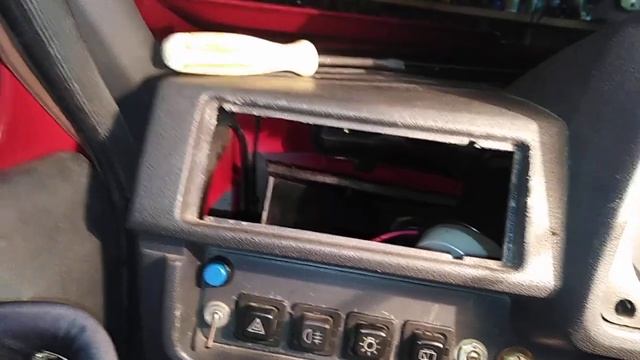 Как снять решотку воздуховода Таврии. смотреть онлайн