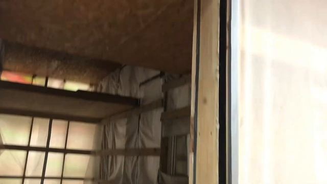 69 день. Строю Мини Дом - Зашил первую стену листом ОСБ, оставил закладные под розетку и видеокамер смотреть онлайн