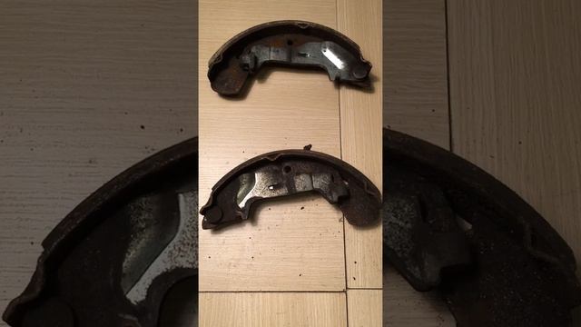 Замена задних тормозных барабанных колодок на Шкода Фабия 2 . смотреть онлайн