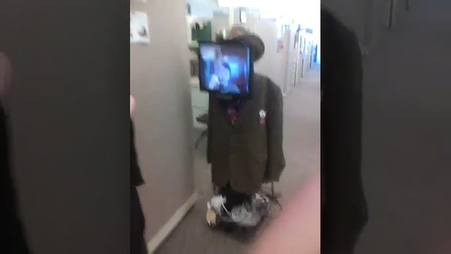 Robot Martin in the office смотреть онлайн
